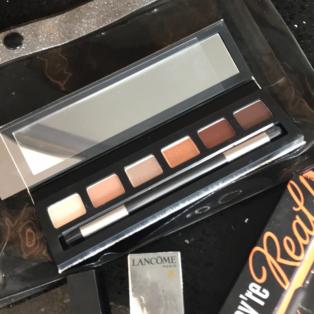 Make-Up Bundle - Picture 4 of 8